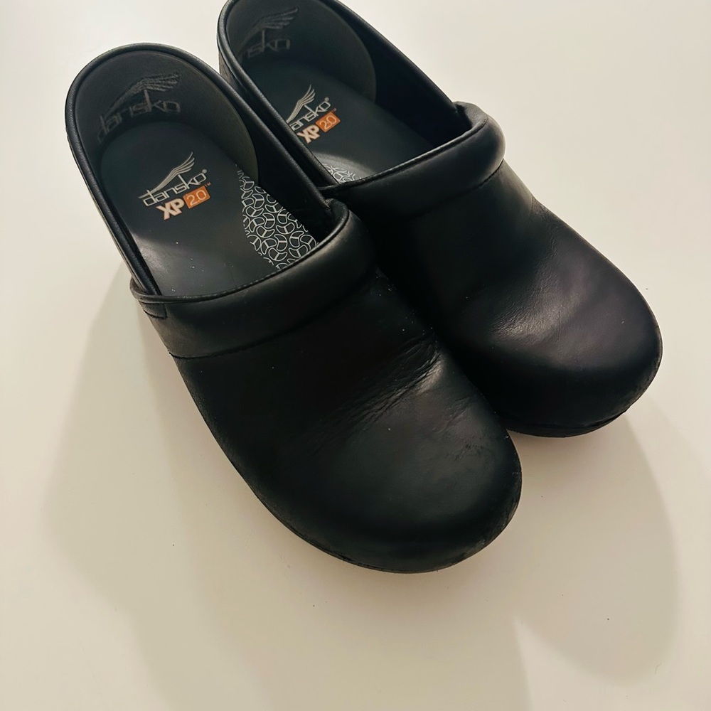 Dansko Women’s XP 2.0 Black Clogs